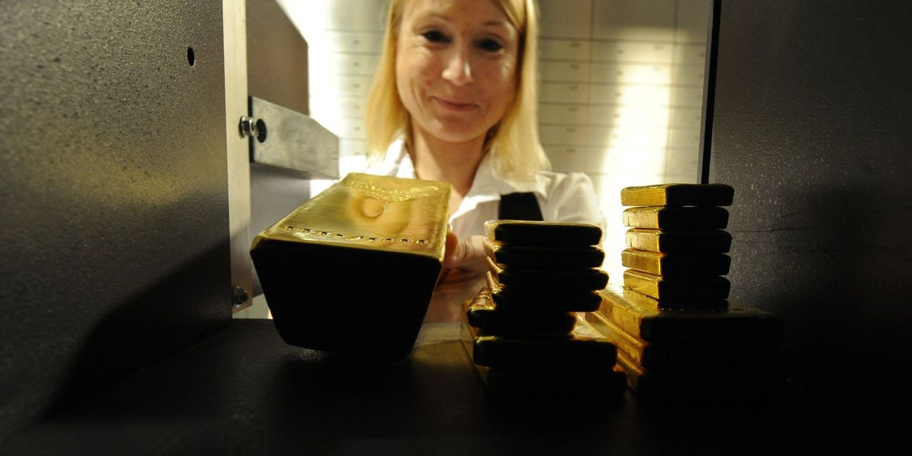Goldbarren im Tresor des Edelmetallhändlers Pro Aurum in München