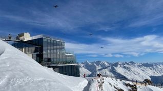 Eingebettet in majestätische Berggipfel: das Restaurant ice Q in Sölden.Bild: Kalus